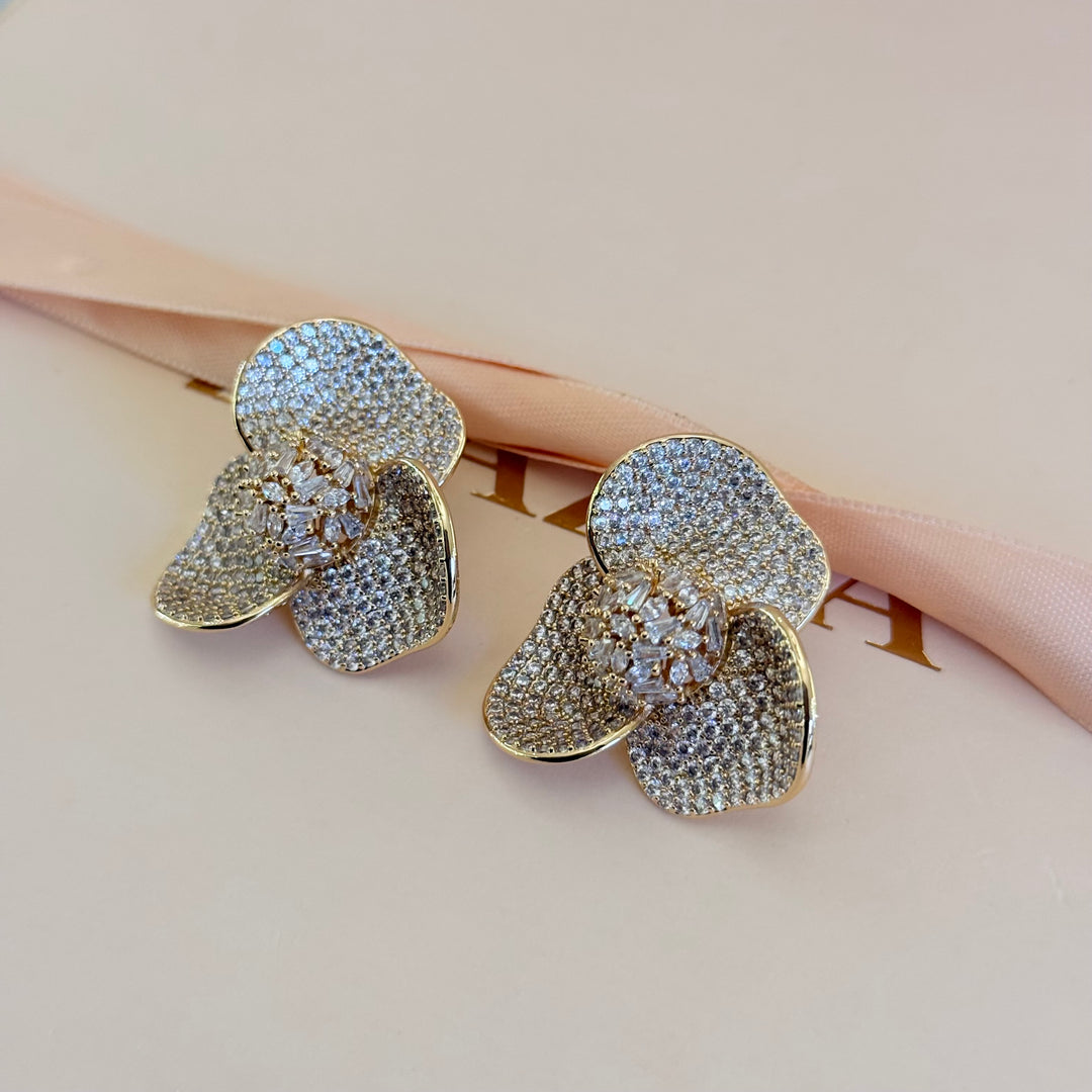 Chunky flower zircone gold plated earrings
