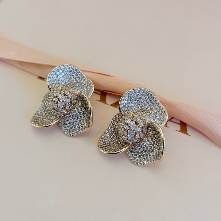 Chunky flower zircone gold plated earrings