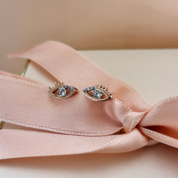 Eye stud earrings