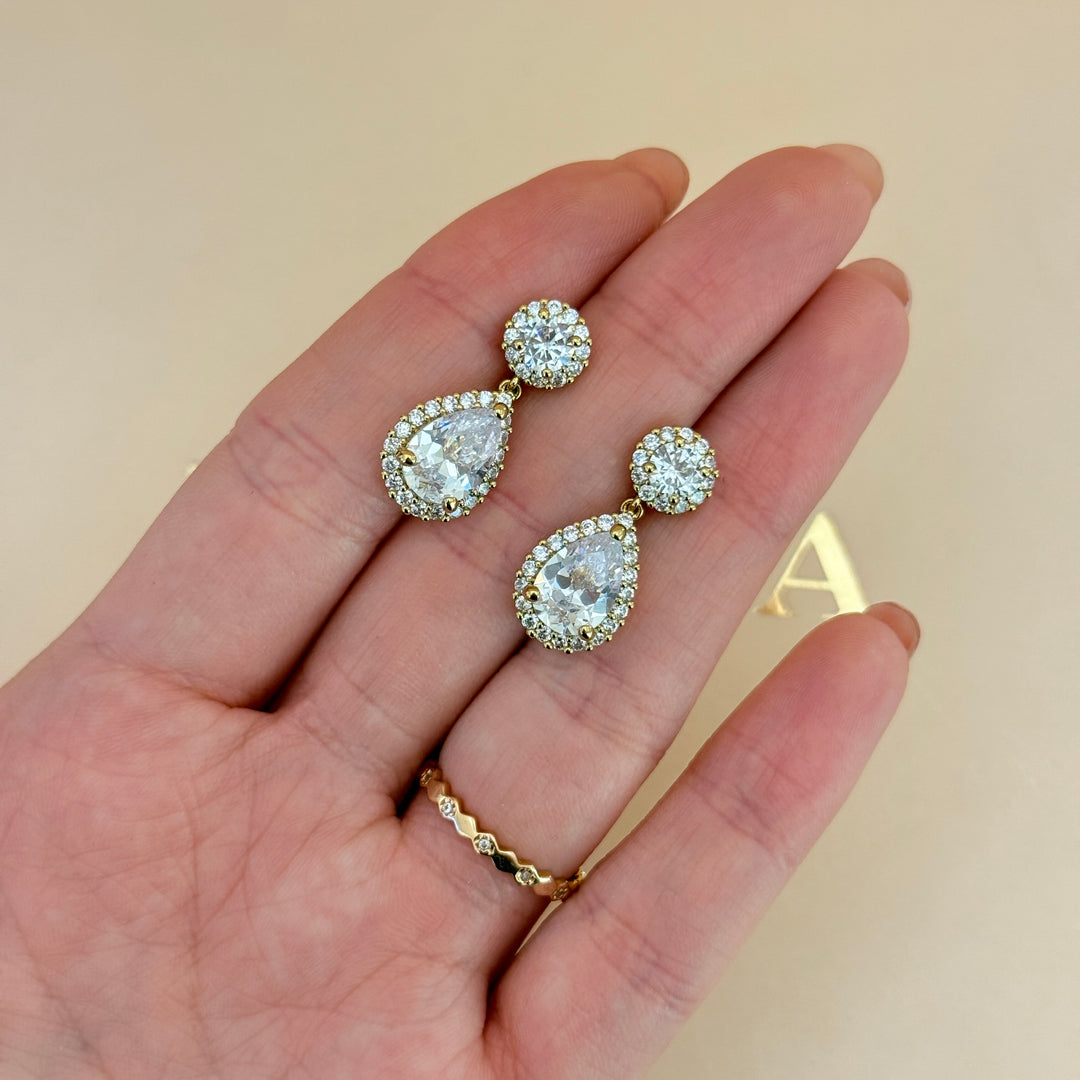 Teardrop zircone gold plated pendant set