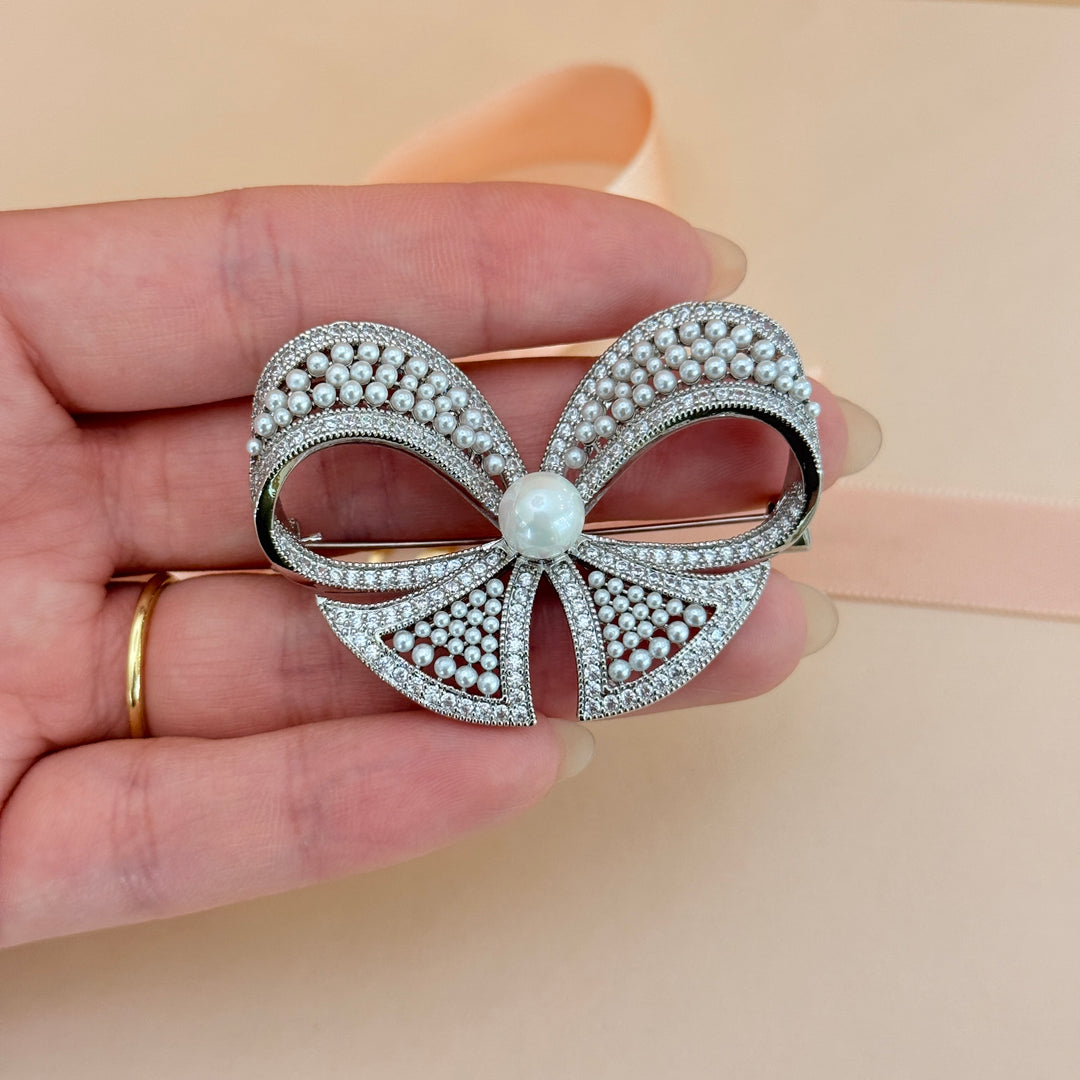 Bow pearl and zircone silver brooch