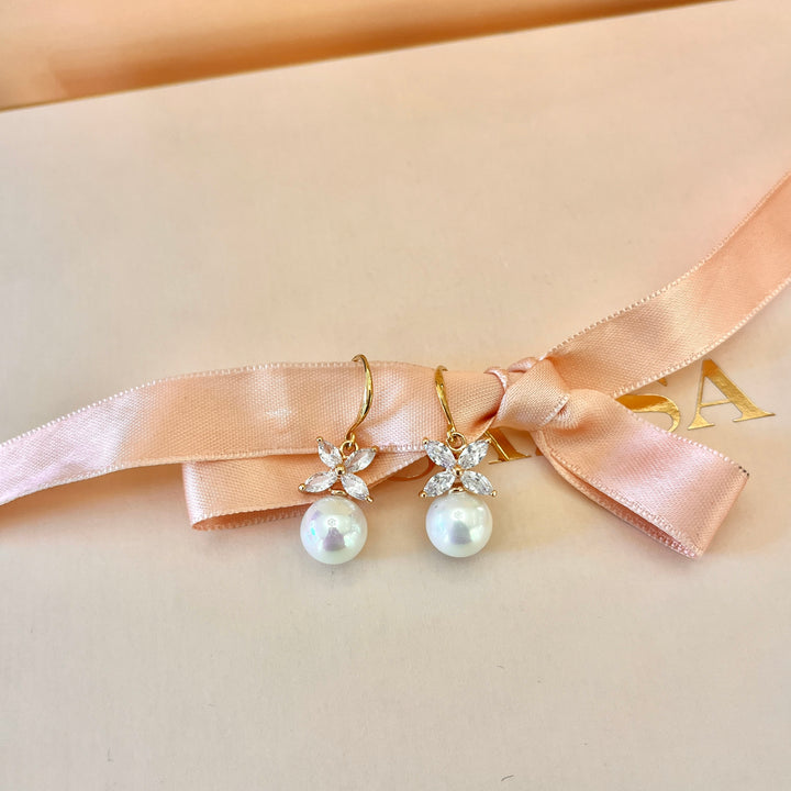 Marquise zircone and white pearl gold plated hooks