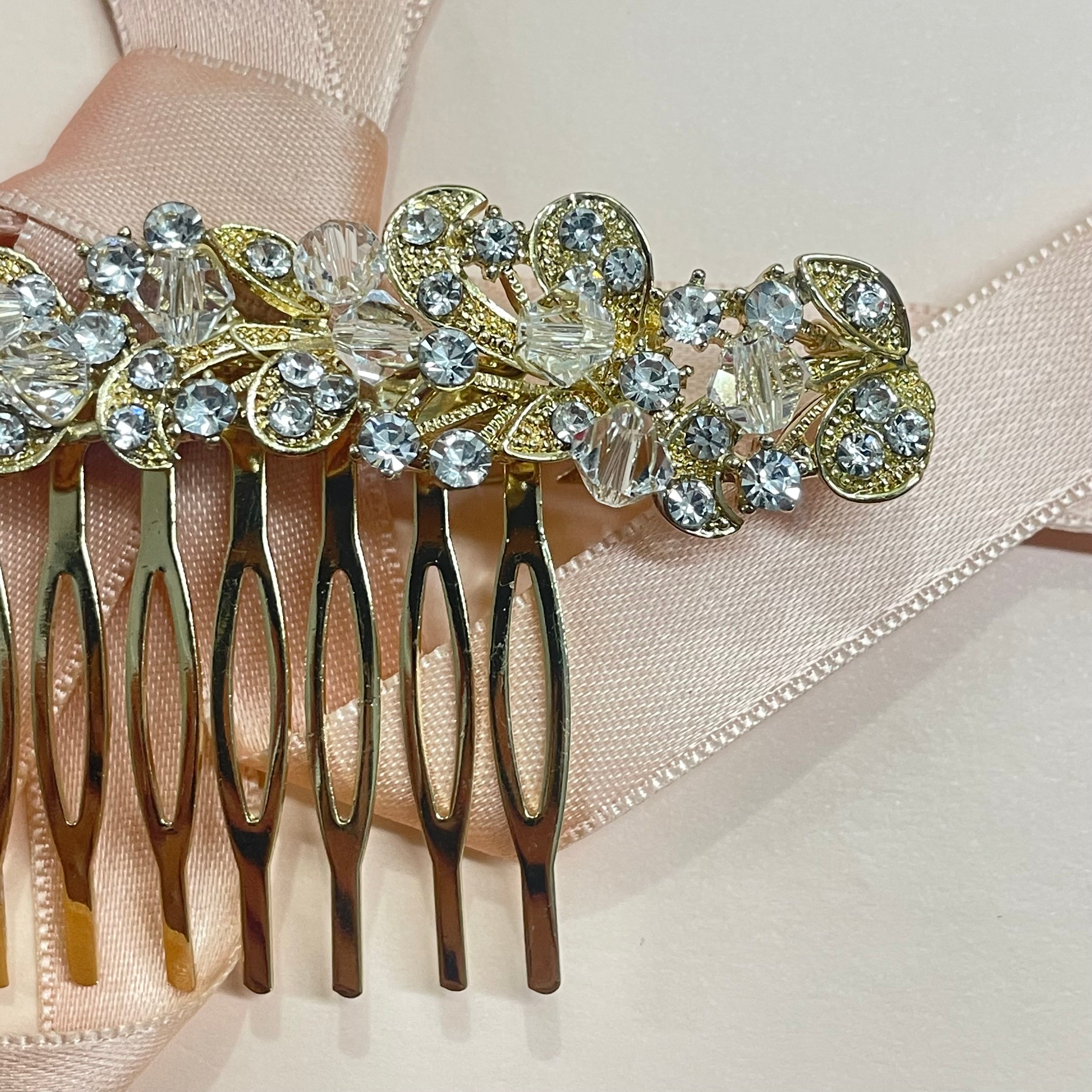 Gold simple crystals comb