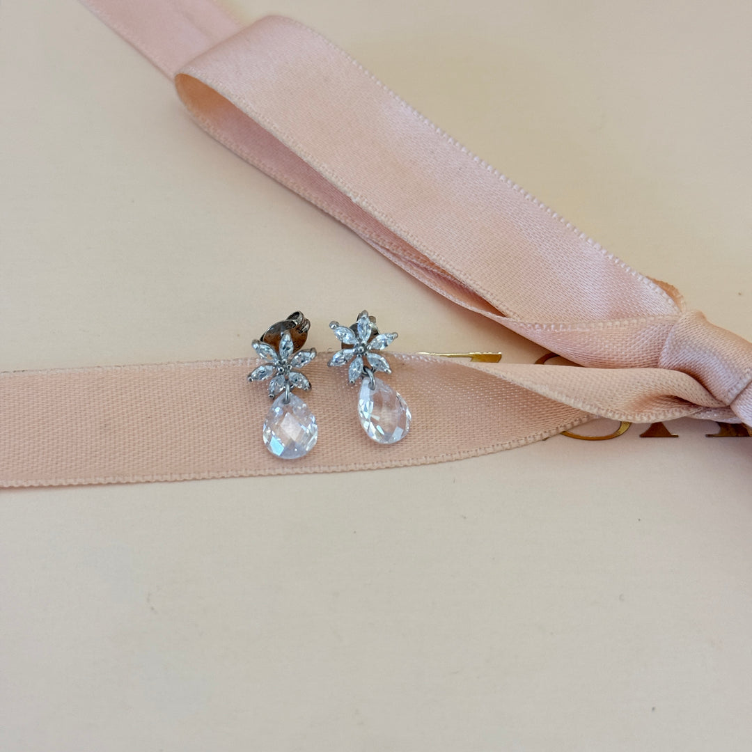 Dainty flower and teardrop zircone sterling silver earrings
