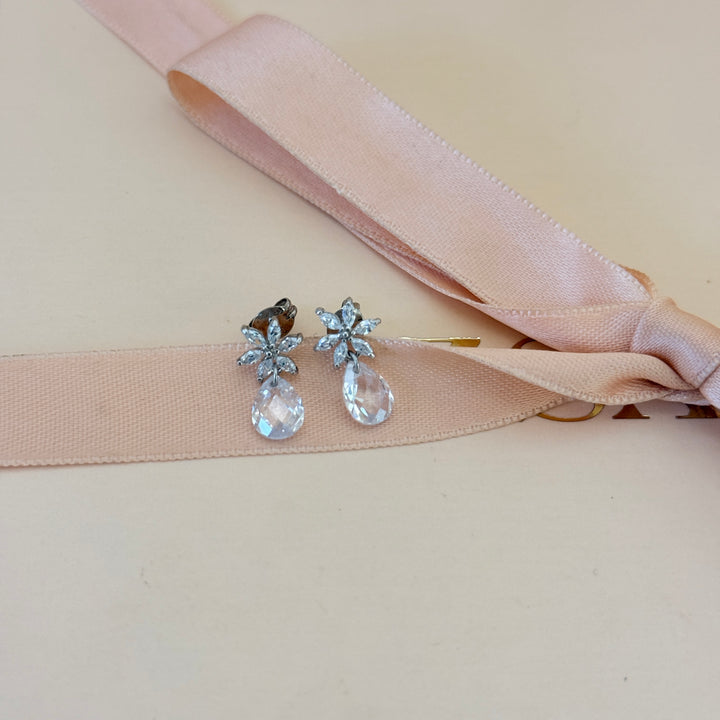 Dainty flower and teardrop zircone sterling silver earrings