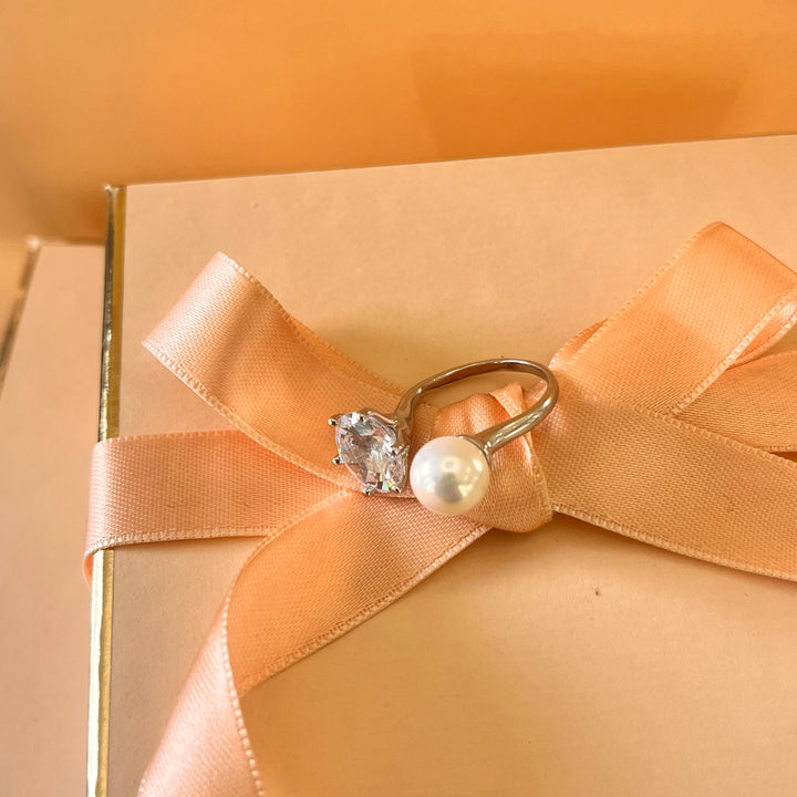 Zircone and white pearls white gold plated ring