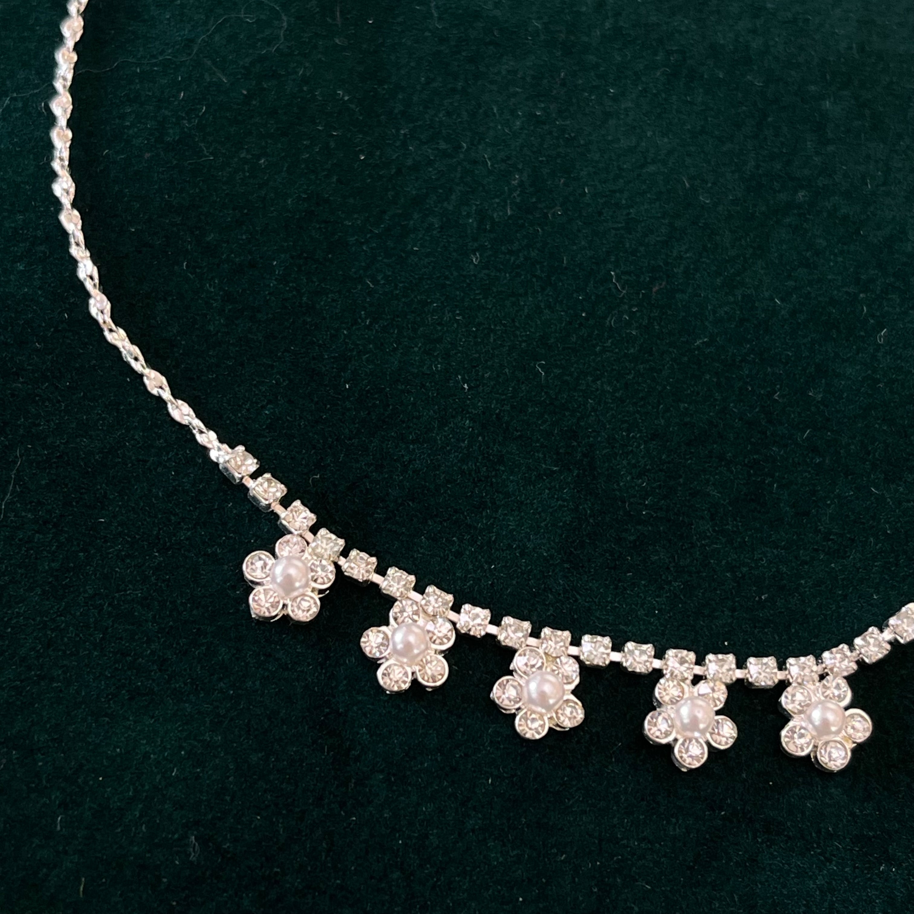 Flower pearls set