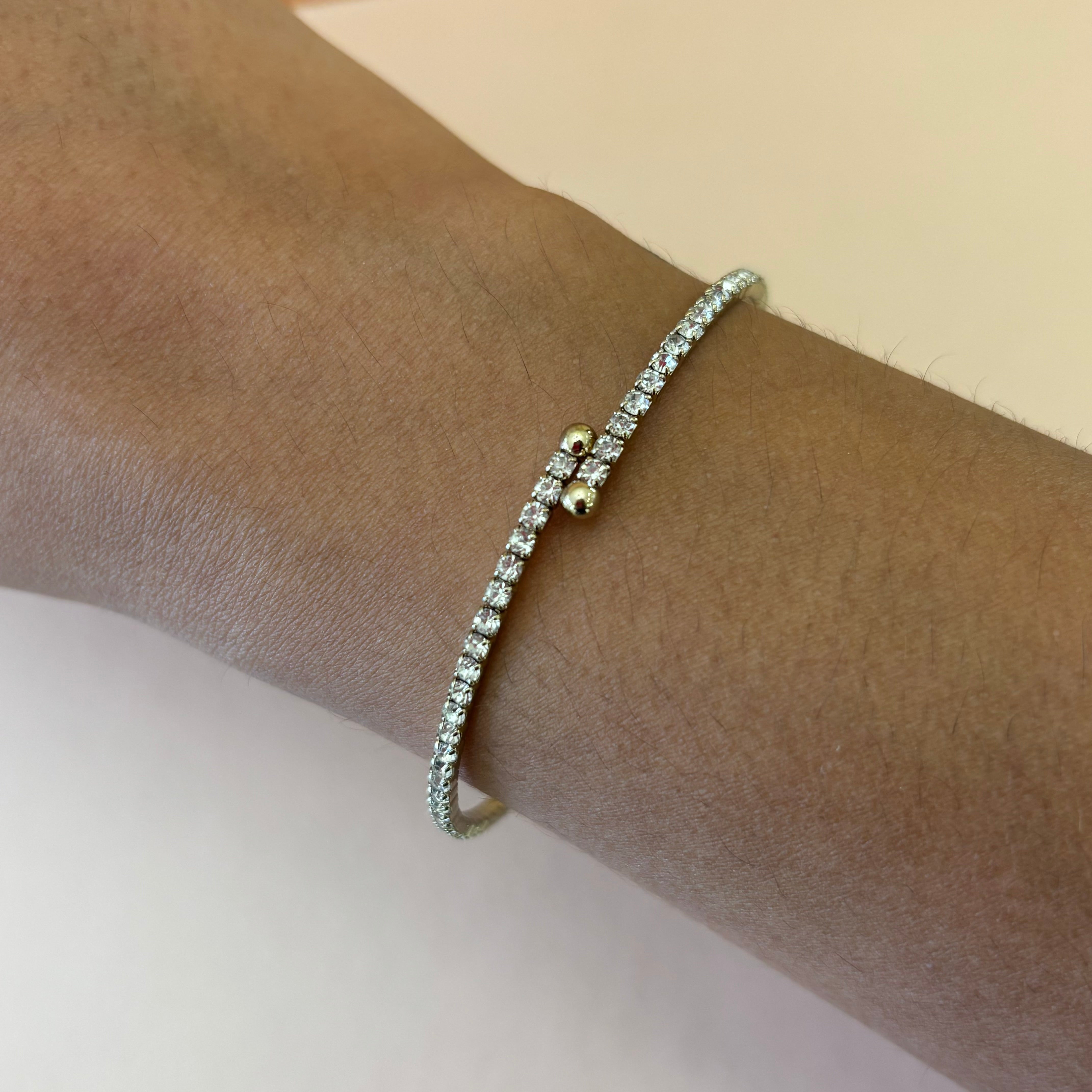 Dainty round bangle