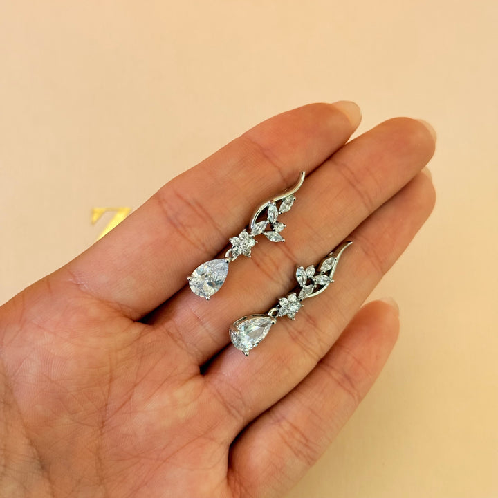 Teardrop and flower zircone silver earrings and bracelet