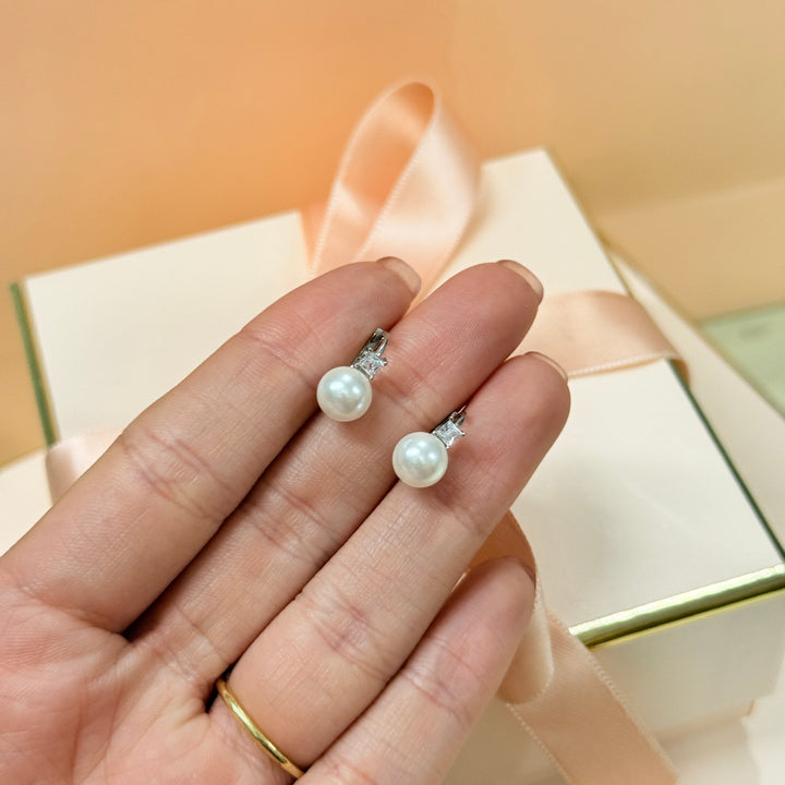 Small square zircone and pearl sterling silver hook