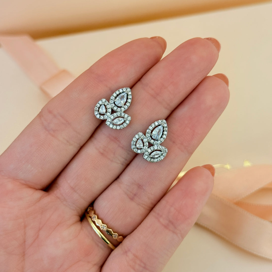 Teardrop zircone silver stud earrings