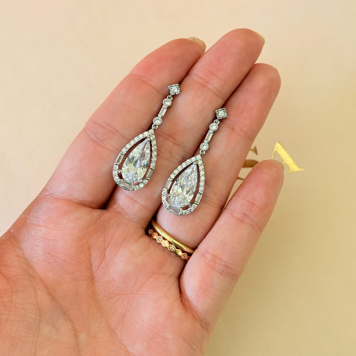Teardrop zircone silver set