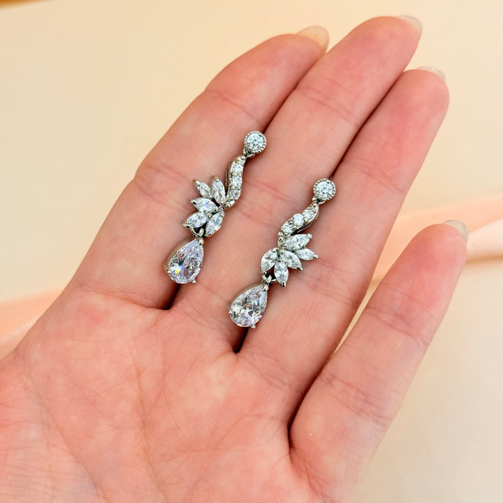 Marquise and teardrop zircone silver earrings and bracelet