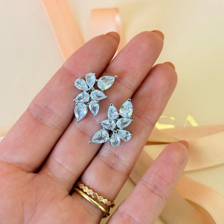 Teardrop zircone silver stud earrings
