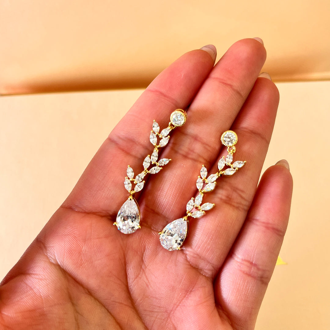 Zircone marquise and teardrop gold plated set