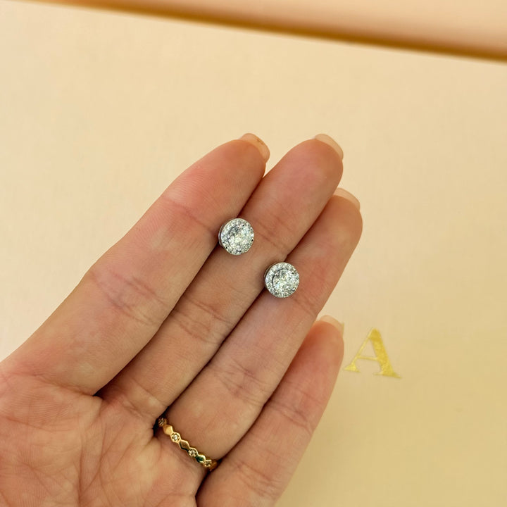 Dainty round sterling silver zircone pendant set