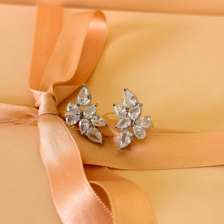 Teardrop zircone silver stud earrings