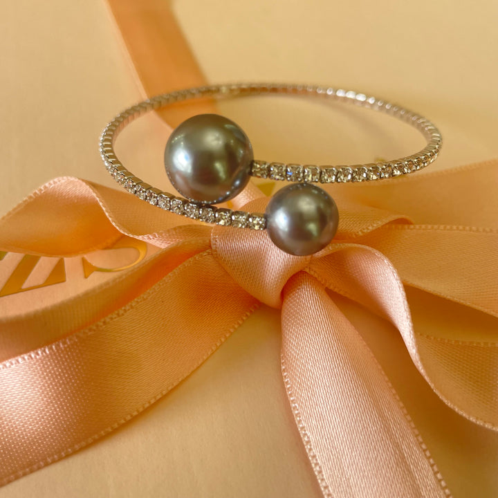 Grey pearls bangle