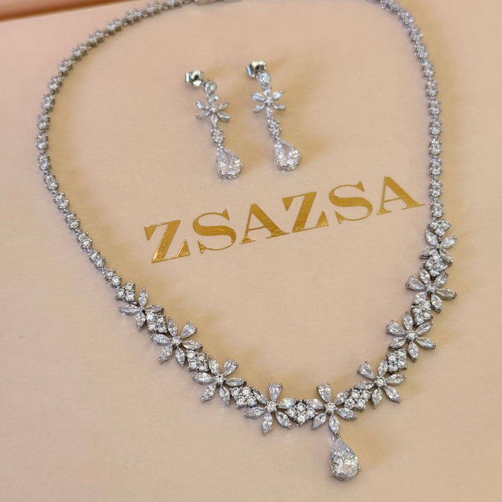 Flower and teardrop zircone silver set