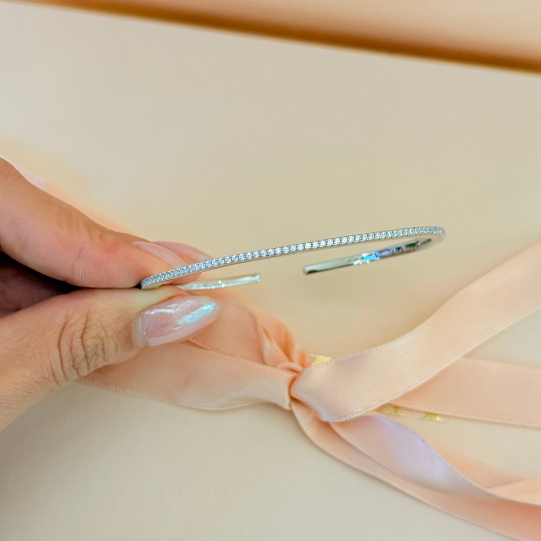 Dainty zircone sterling silver bangle