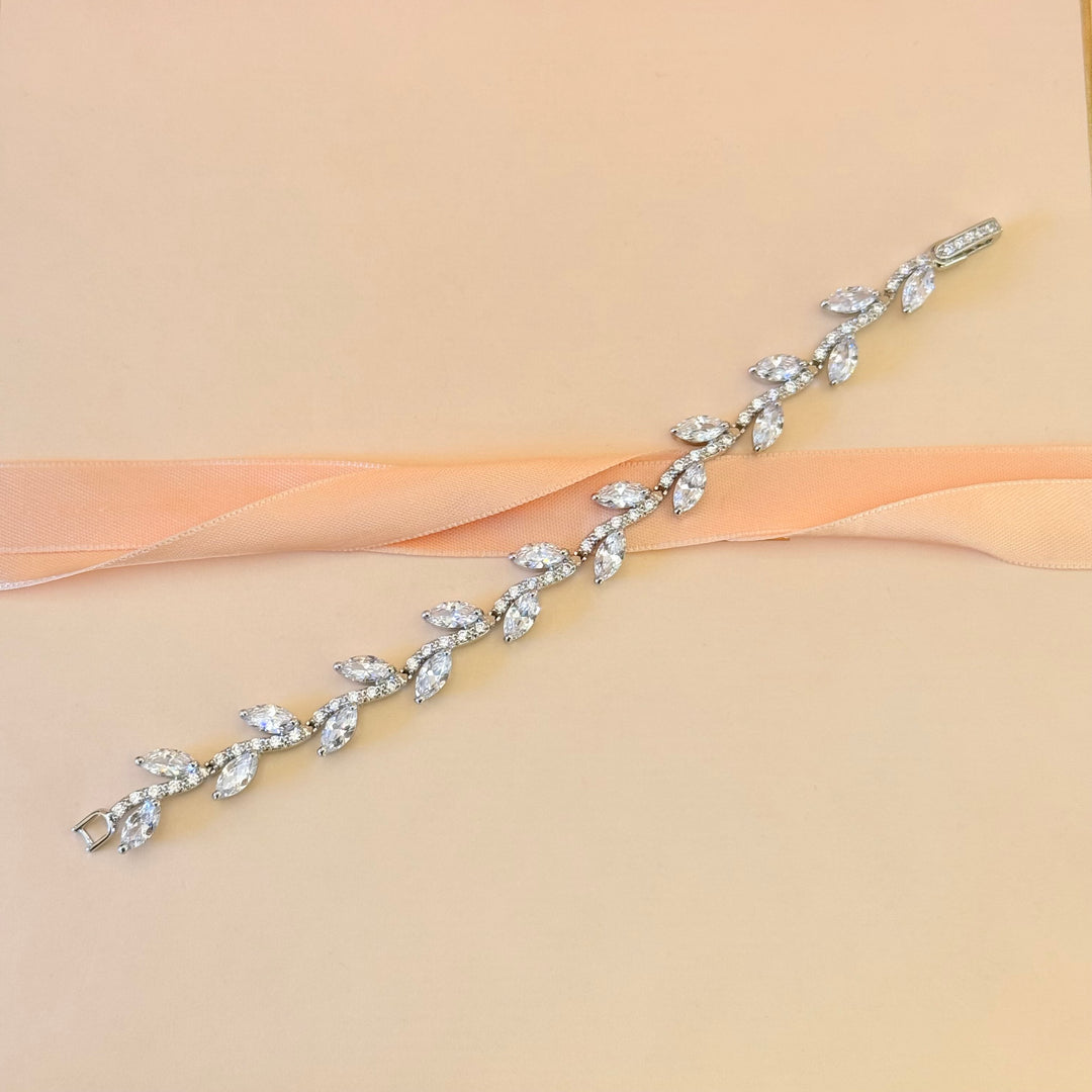 Marquise and teardrop zircone silver earrings and bracelet