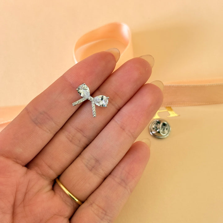 Bow zircone silver pin