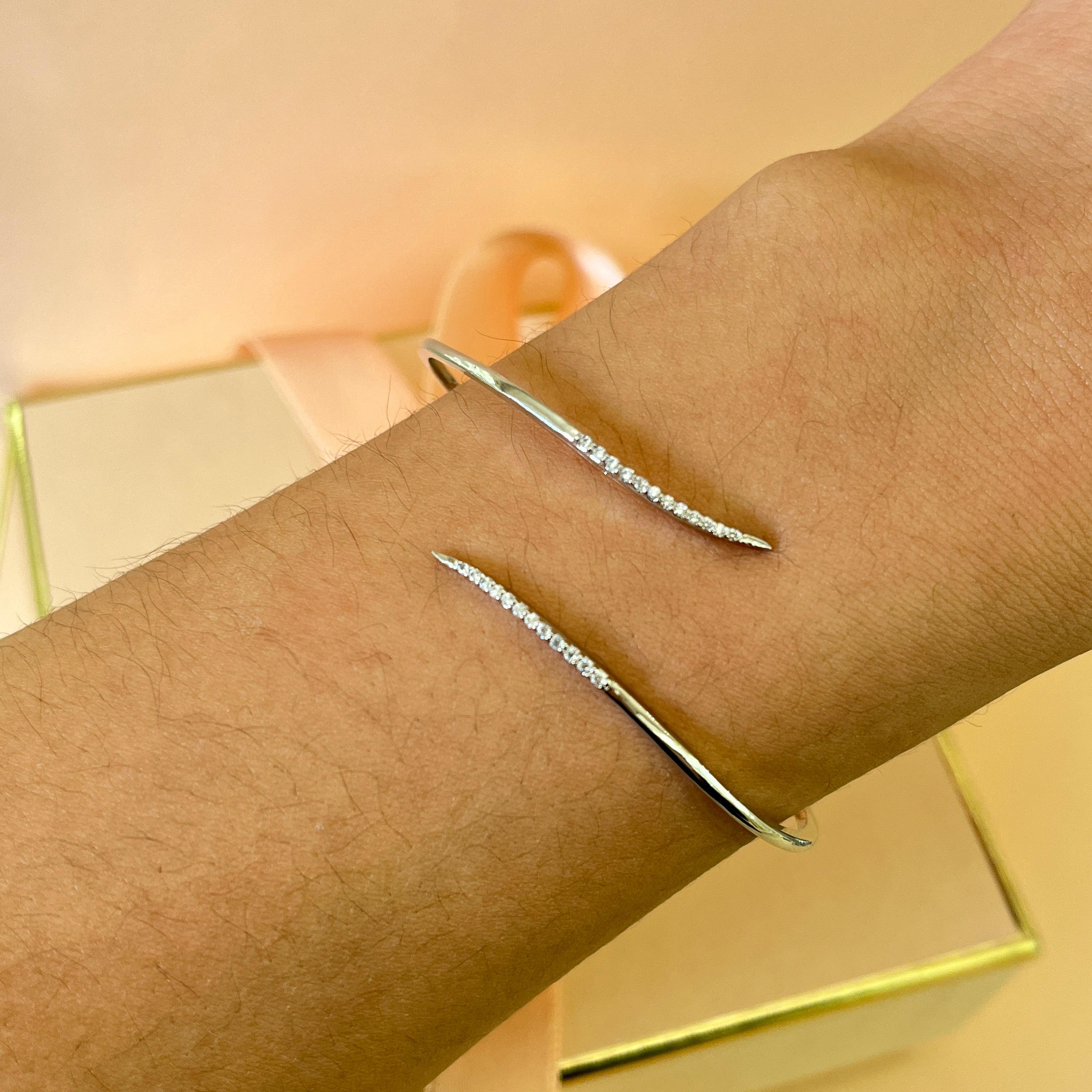 Open silver zircone bangle