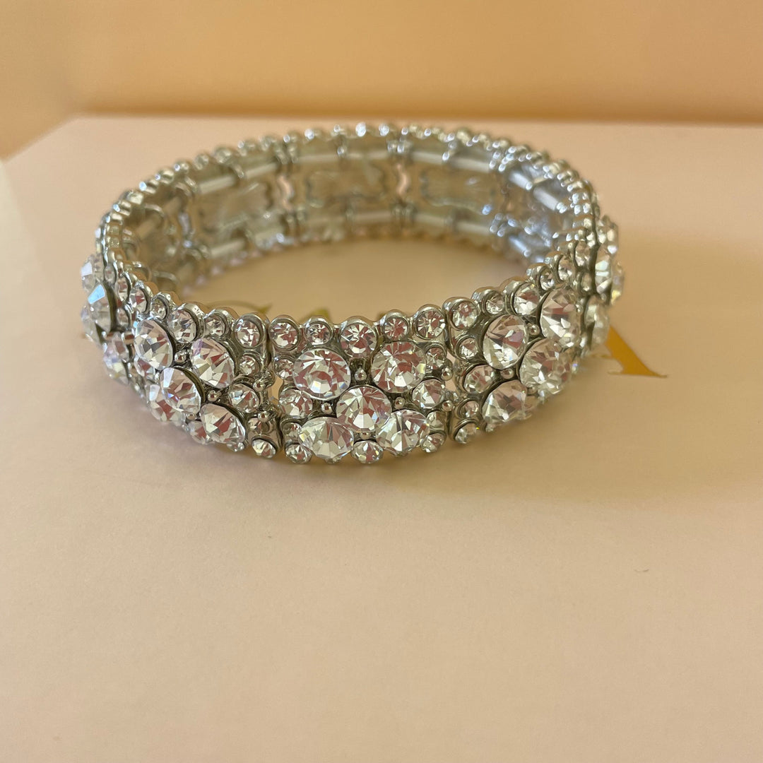 Elegant bangle