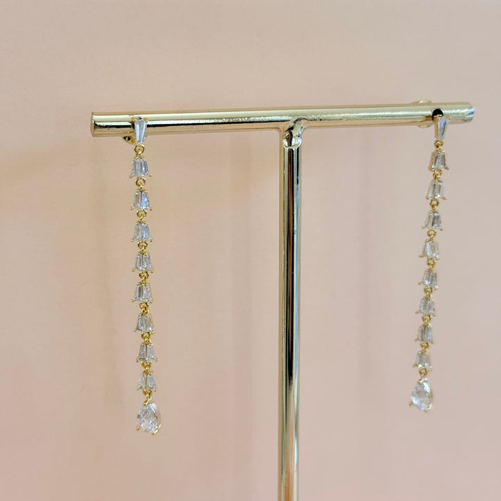 Baguette and teardrop zircone gold plated earrings