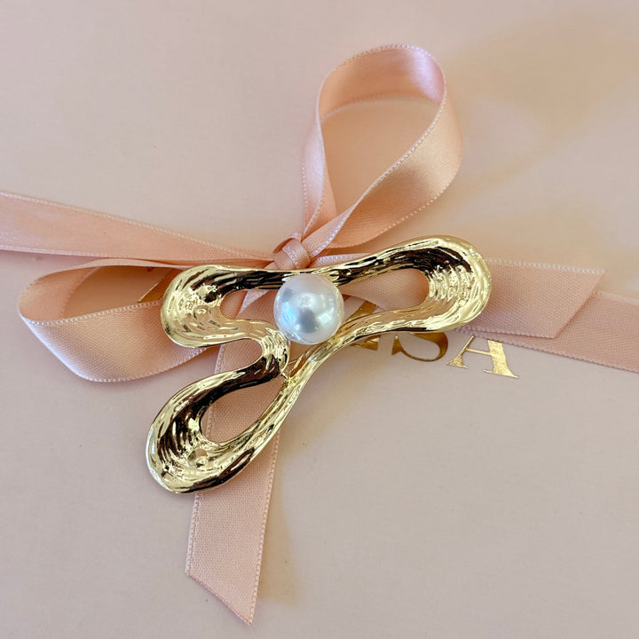 Asymmetric pearl gold plated brooch