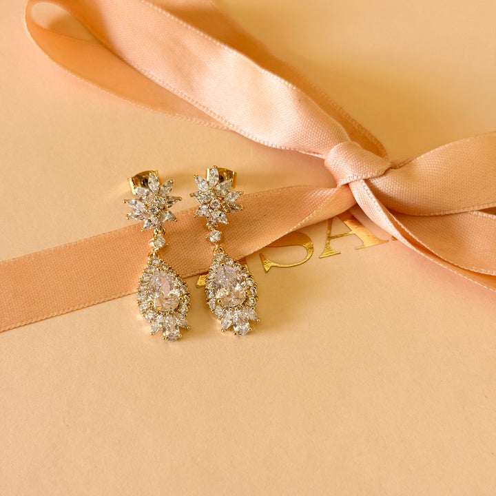 Flower and teardrop zircone gold plated earrings