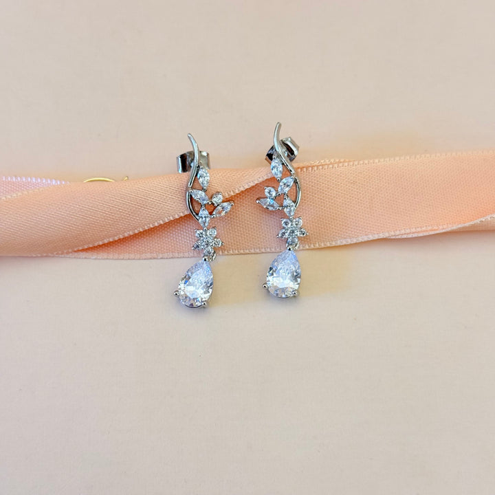 Flower and teardrop zircone silver earrings and bracelet