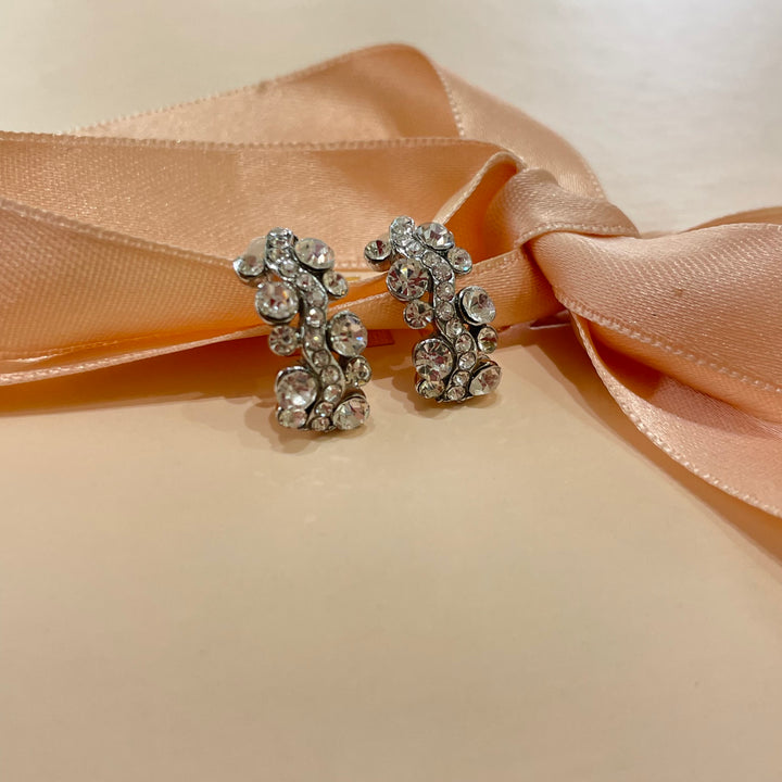 Studs earrings