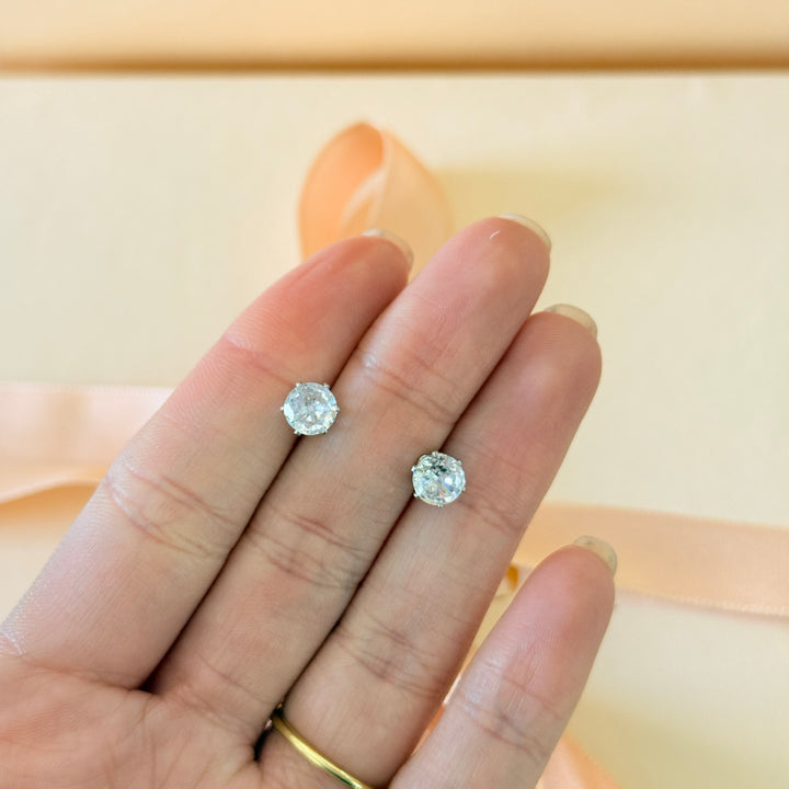 Medium solitaire zircone silver studs