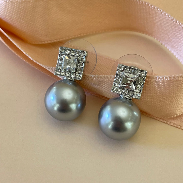 Grey pearls set