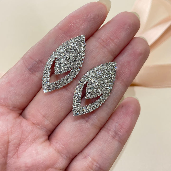 Studs earrings