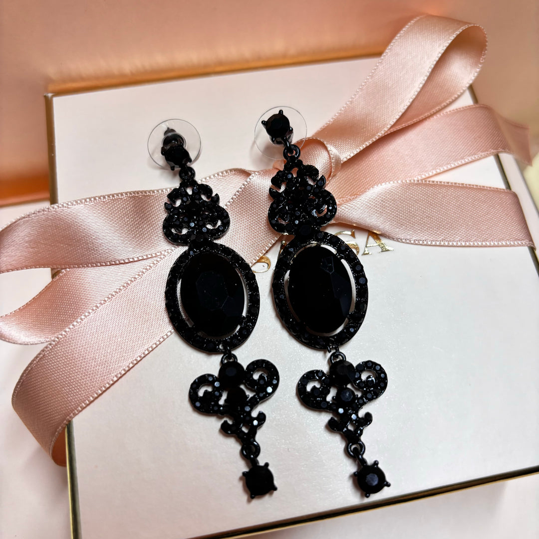 Elegant black earrings