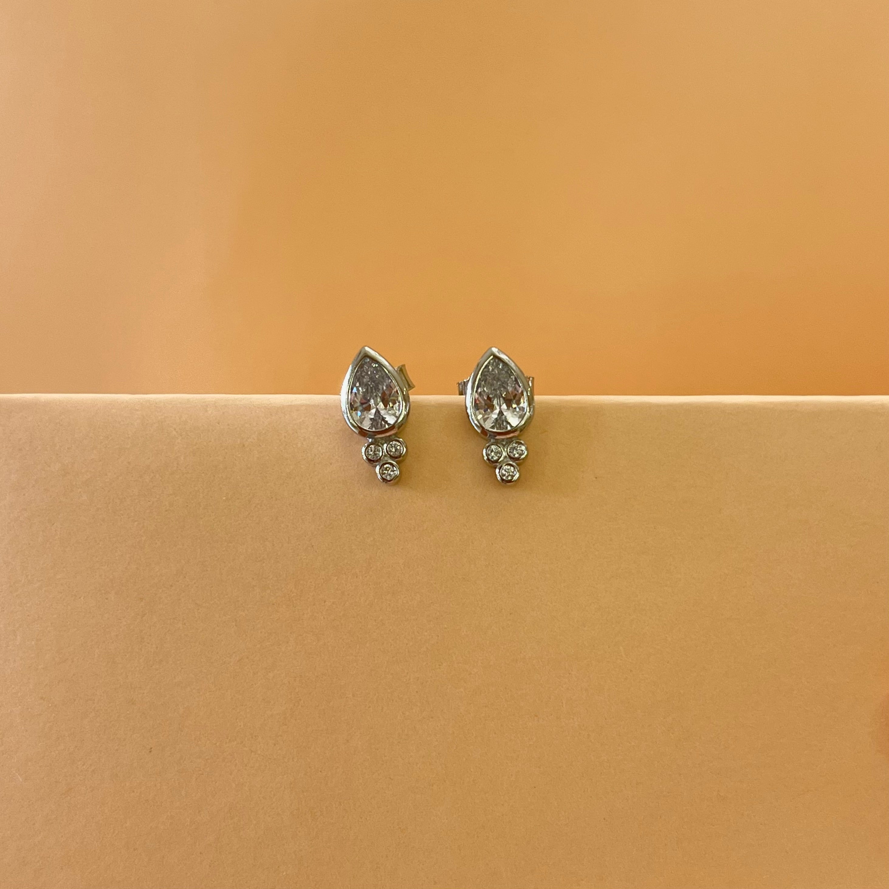 Zircone silver studs