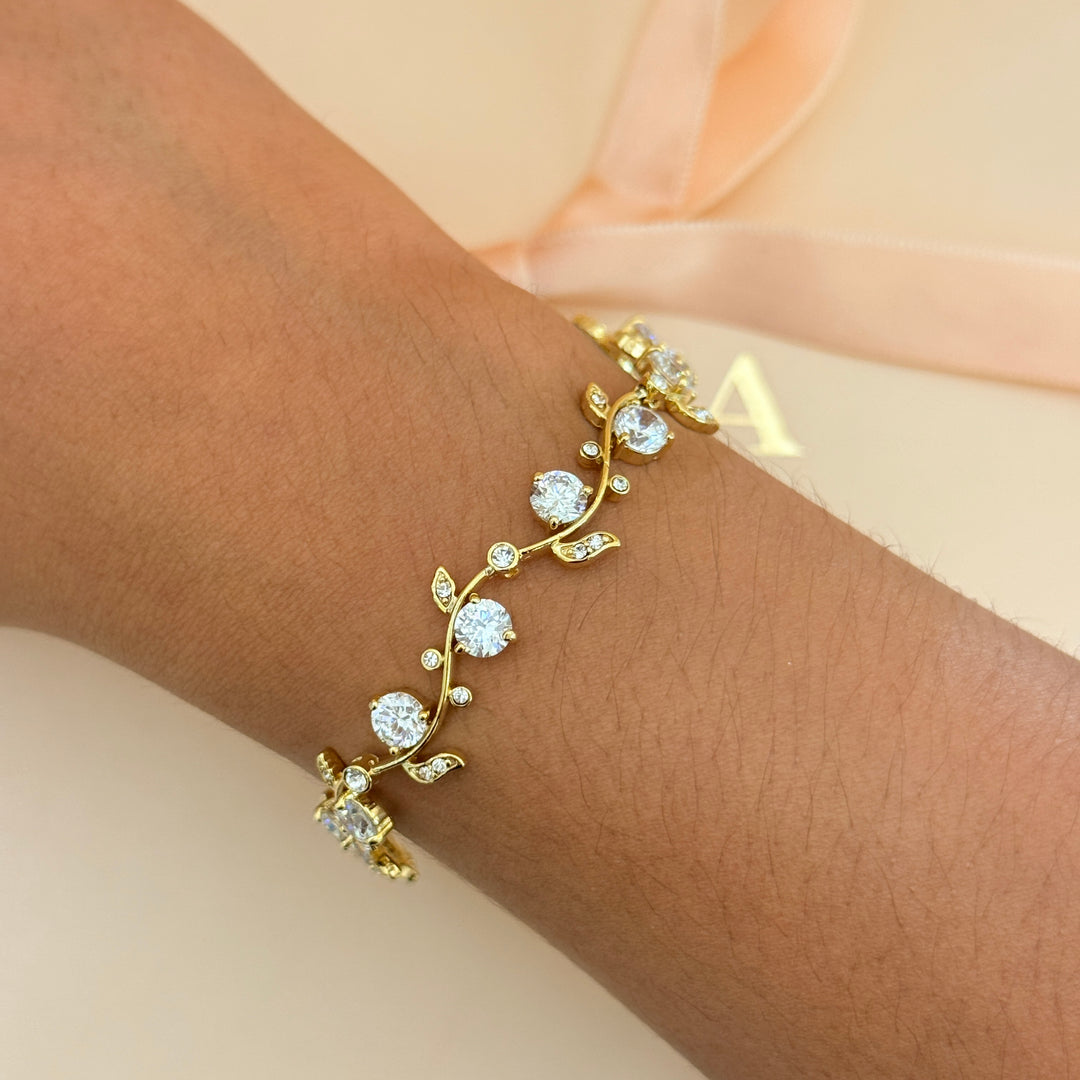 Zircone leaf style gold plated bracelet