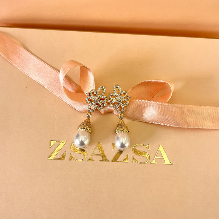 Zircone and pearls gold plated earrings