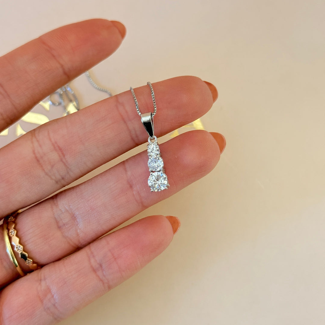 Trilogy zircone sterling silver pendant