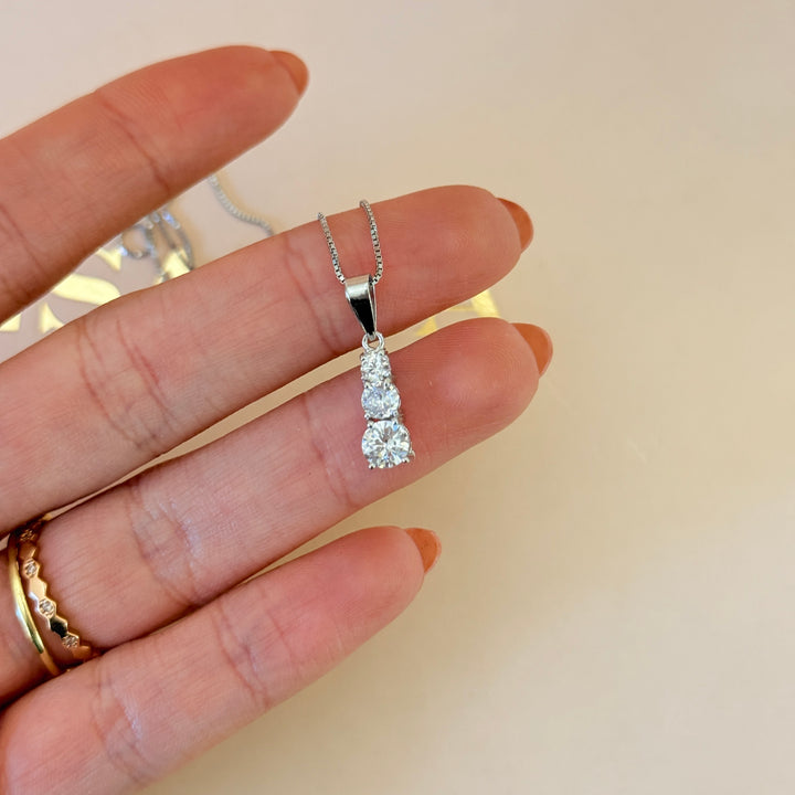 Trilogy zircone sterling silver pendant
