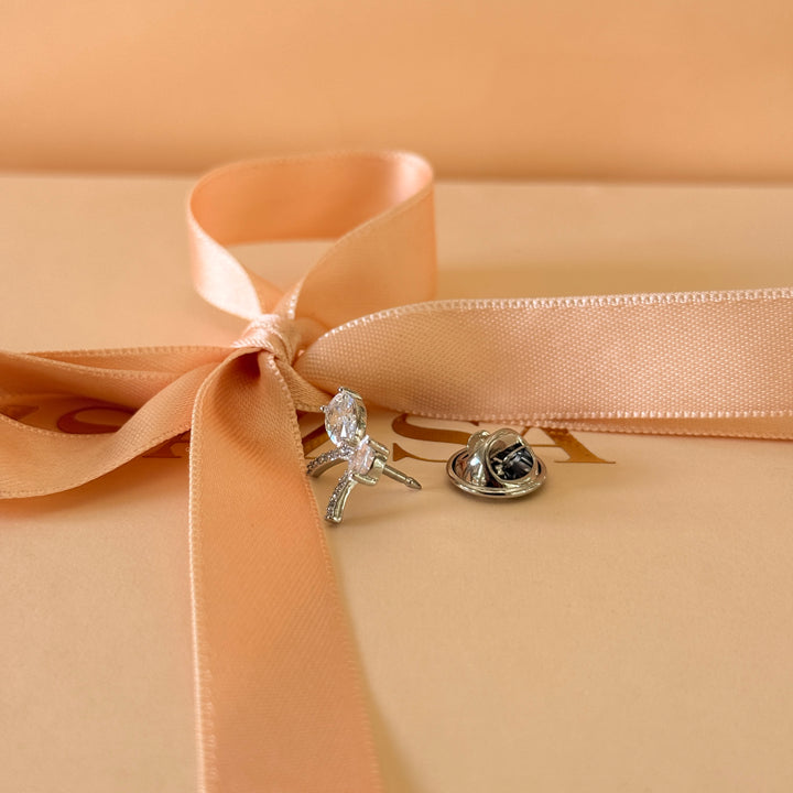Bow zircone silver pin