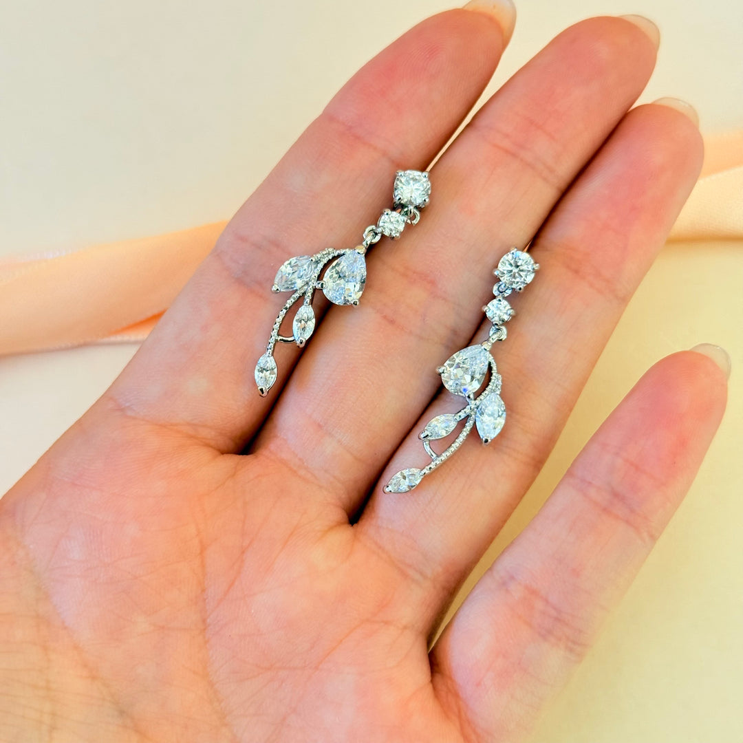 Teardrop and marquise zircone silver earrings and bracelet