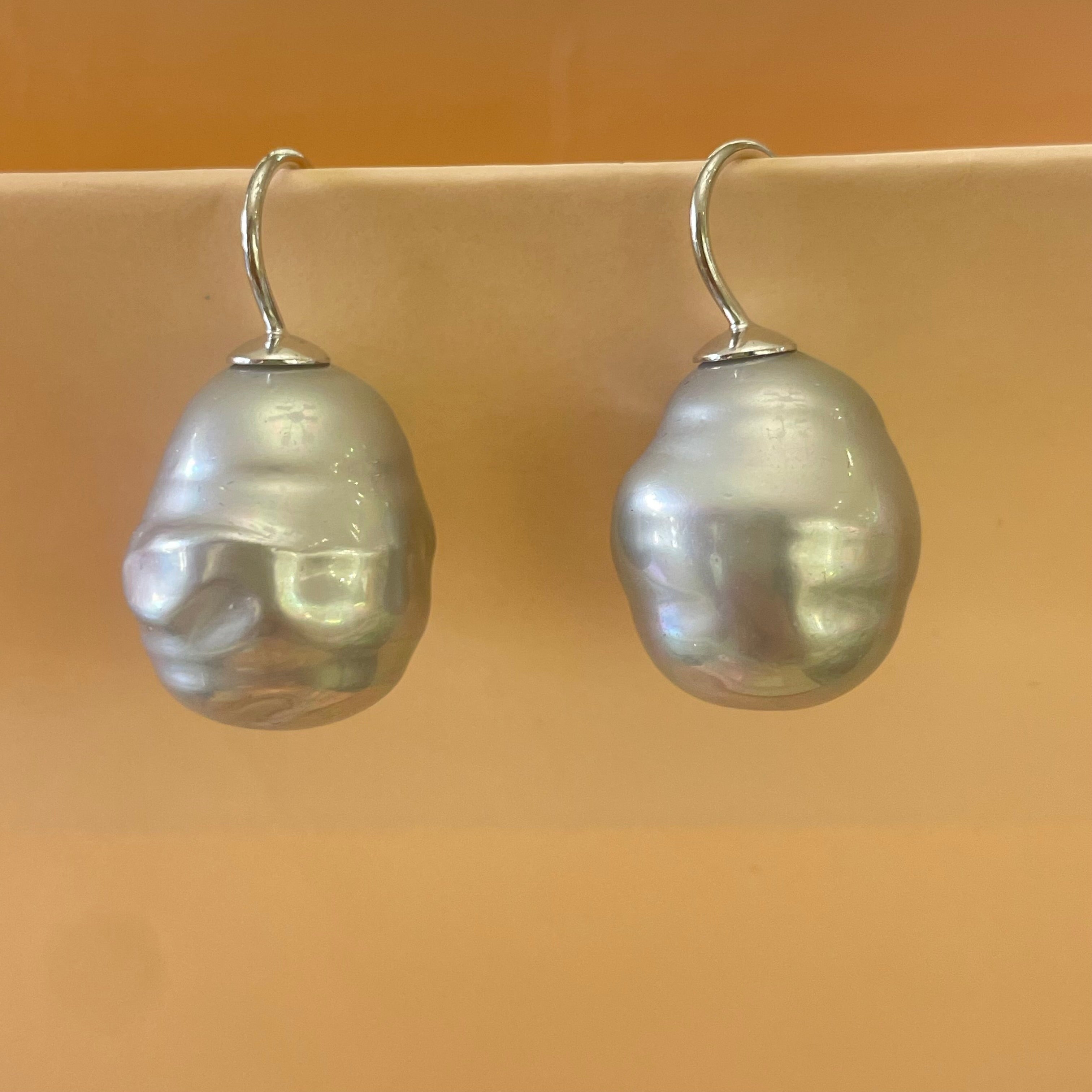 Light grey pearls hooks