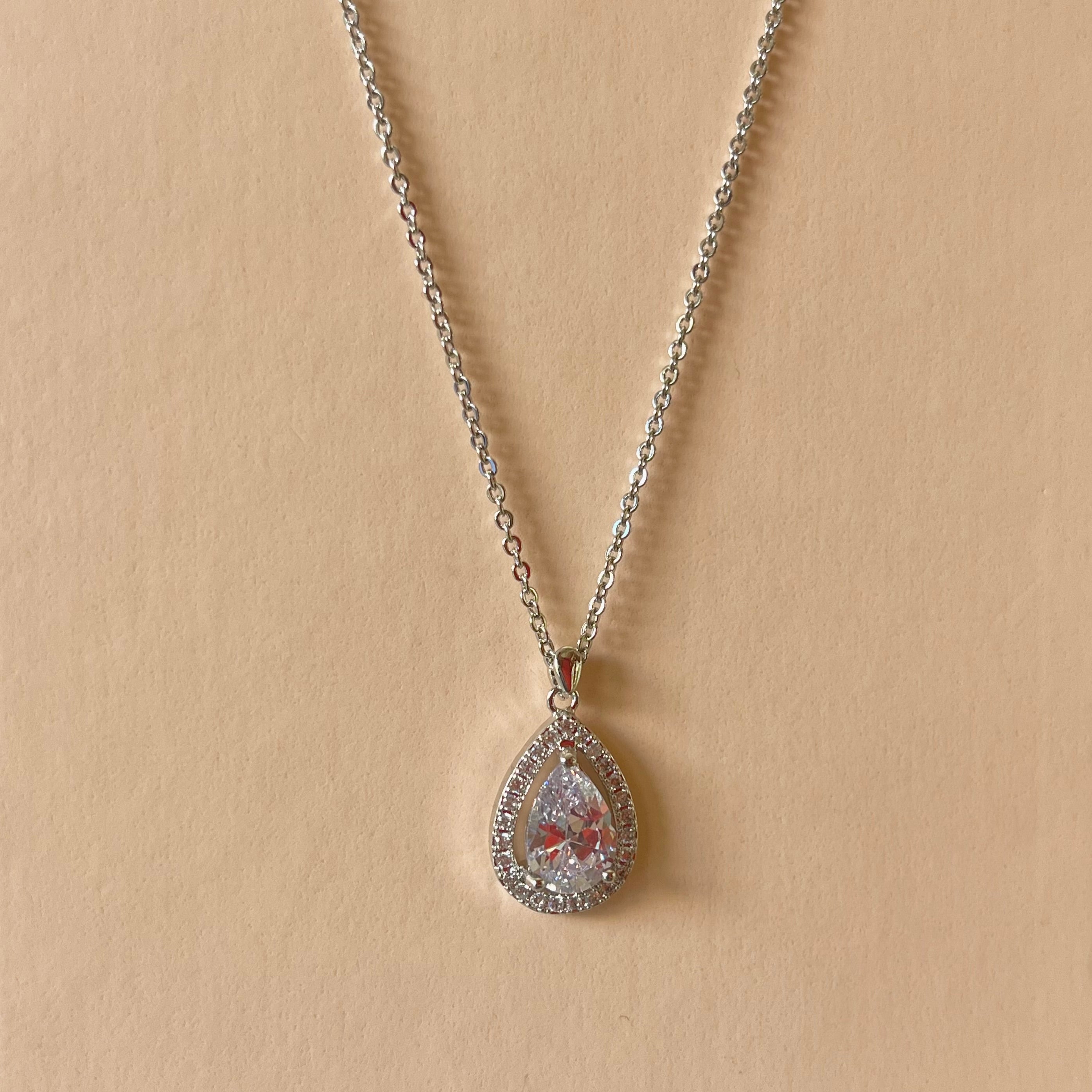 Silver zircone teardrop pendant