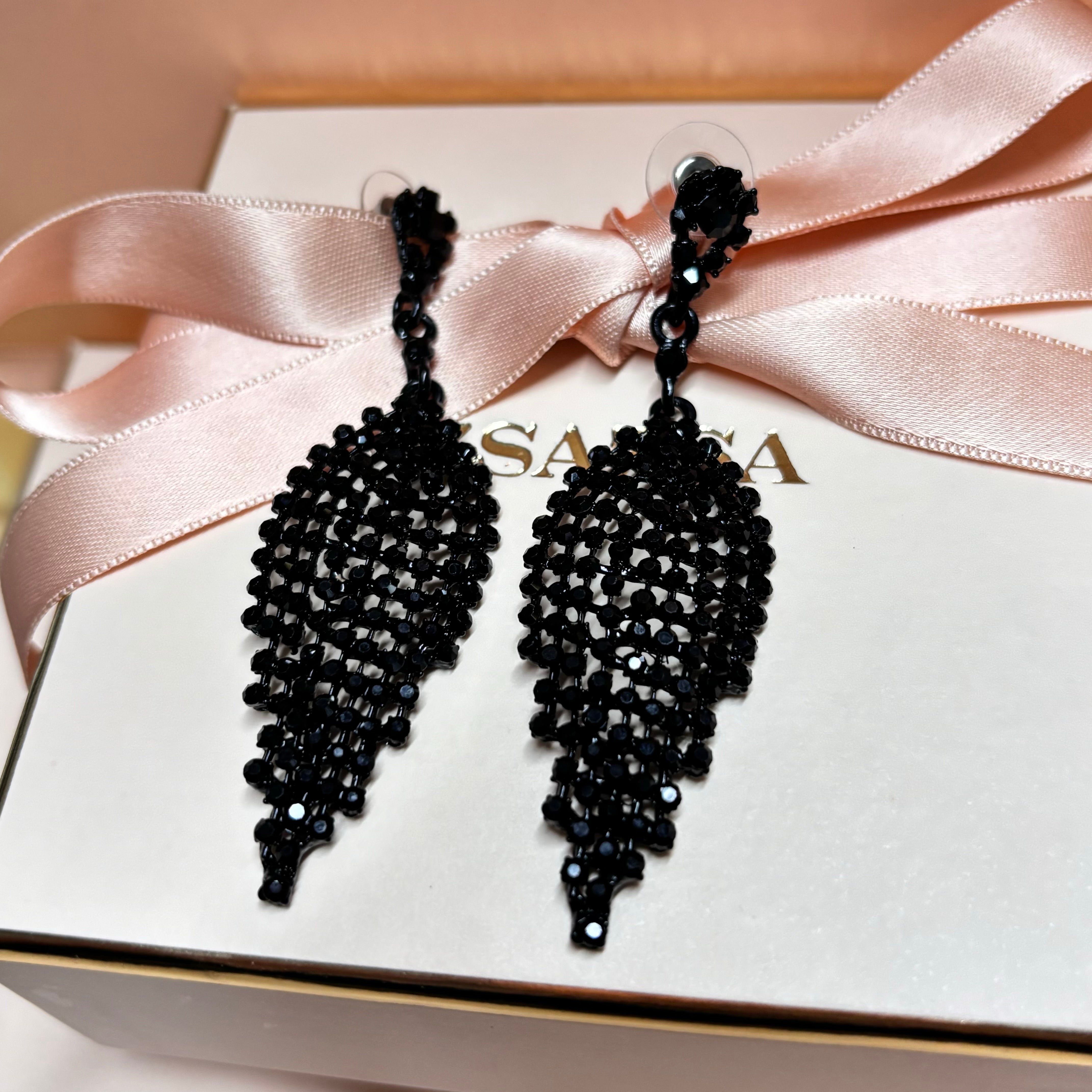 Elegant black earrings