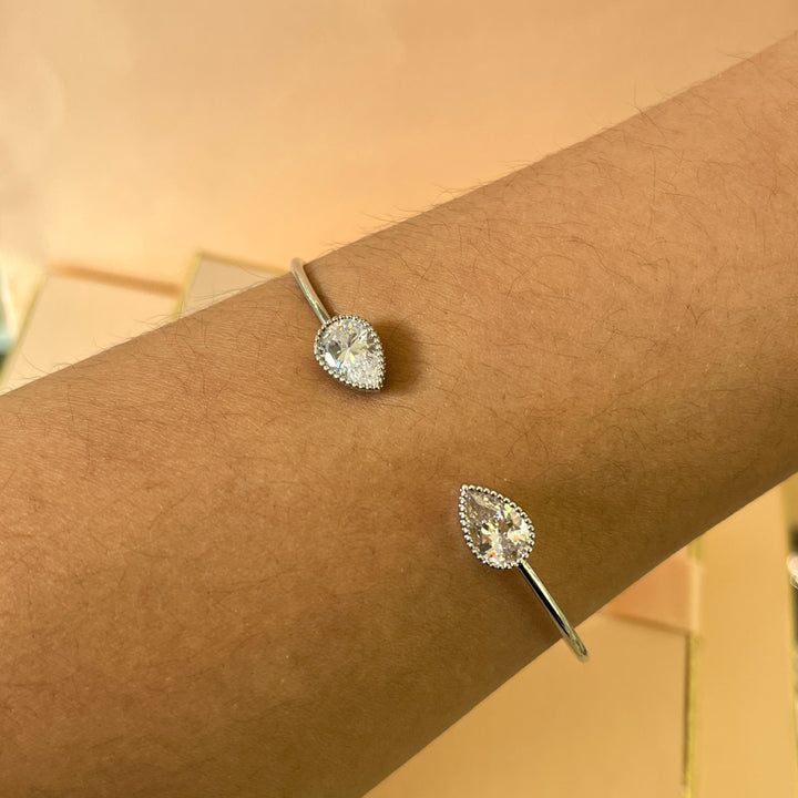 Open teardrop zircone bangle