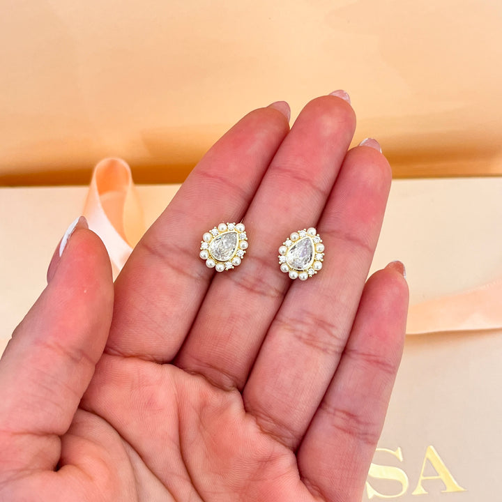 Teardrop zircone and white pearls gold plated earrings