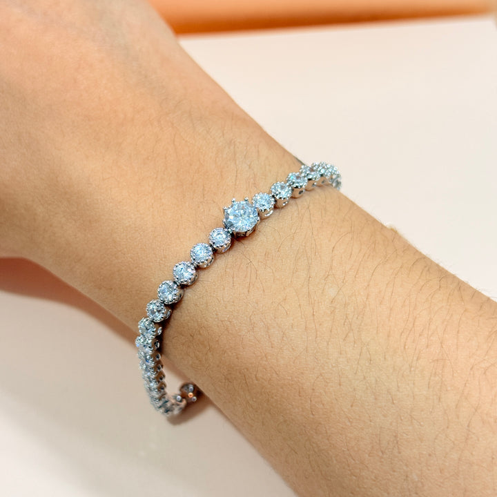 Dainty round in the middle zircone silver bracelet